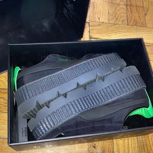 WORN ONCE PUMA FENTY CREEPERS W/ TOGGLE
